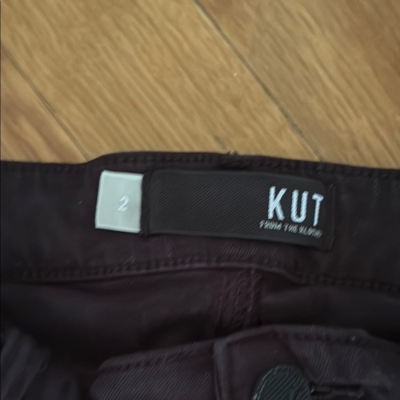 Kut from the Kloth Women's 2 Amy Crop Straight Leg Black Pants - Picture 3 of 6